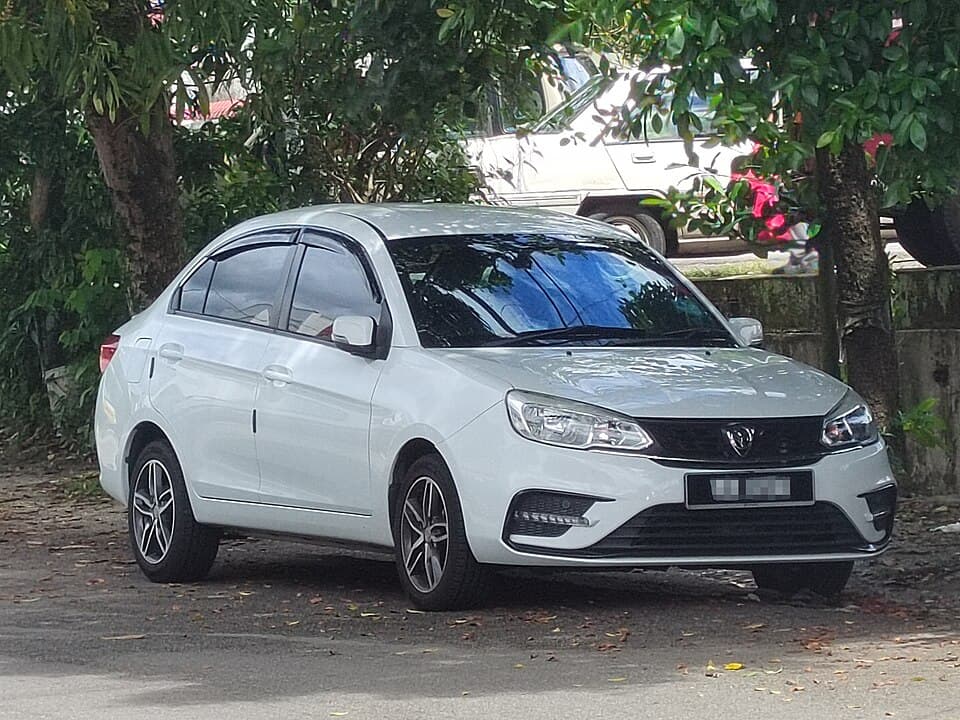 Proton Saga 1.3L exterior