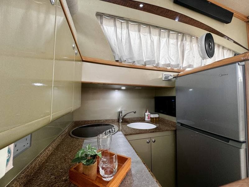 Ferretti 46 Luxury Motor Yacht (10) — photo 8 of 8