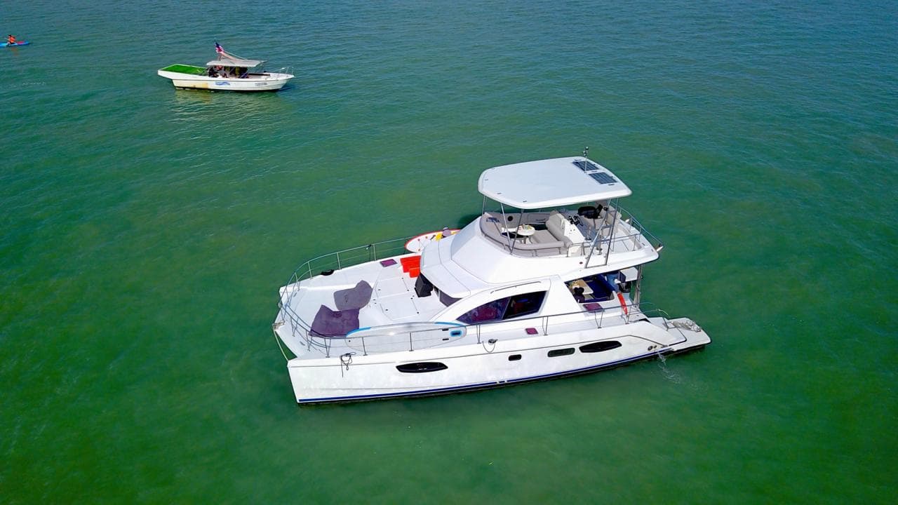Leopard 39 Luxury Power Cat (12-15) — photo 3 of 8