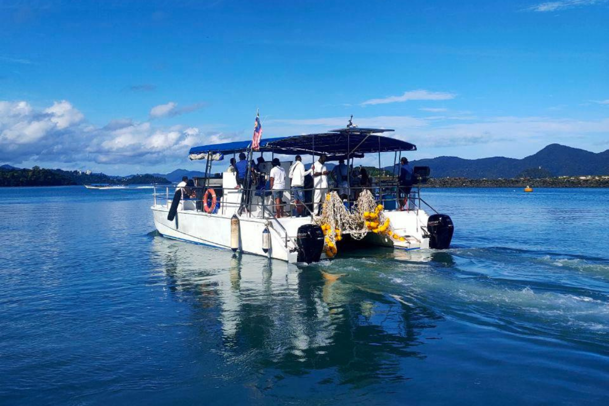Premium Catamaran Private 4hr — up to 30 pax — photo 4 of 5