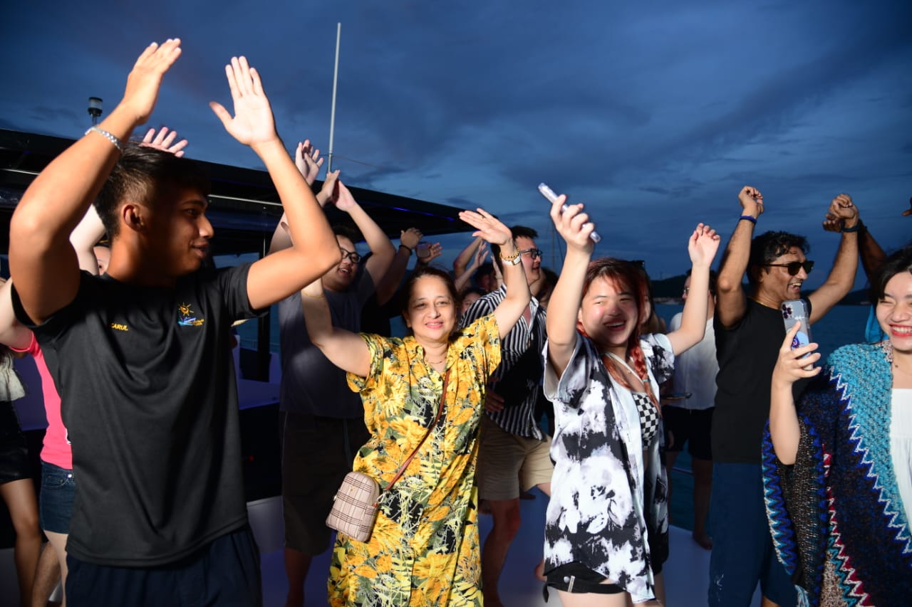 Eagle Magic 2/3 premium catamaran 4hr — photo 6 of 6