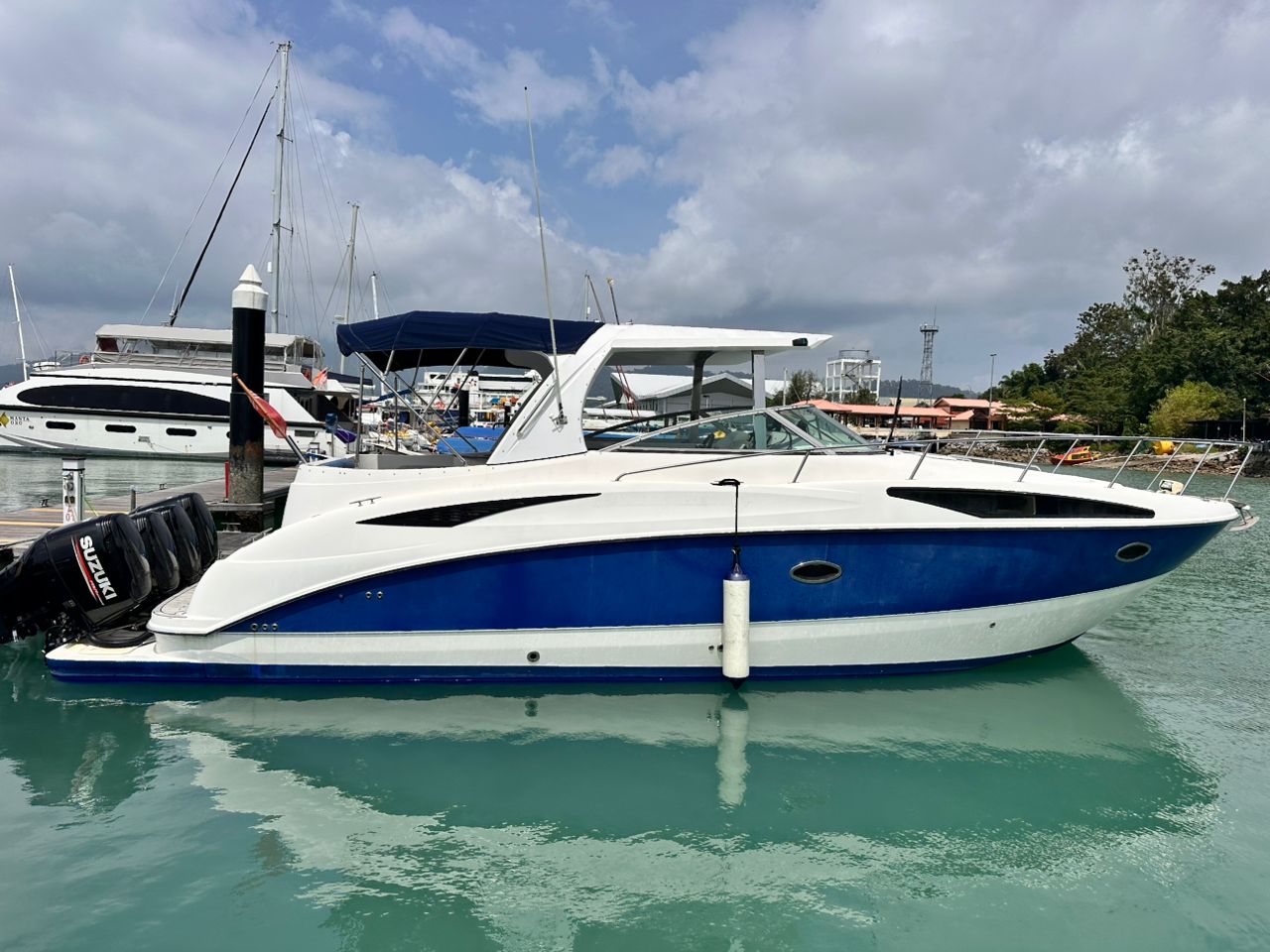 Bayliner 325 Cruiser Motor Yacht bareboat (10) photo 3