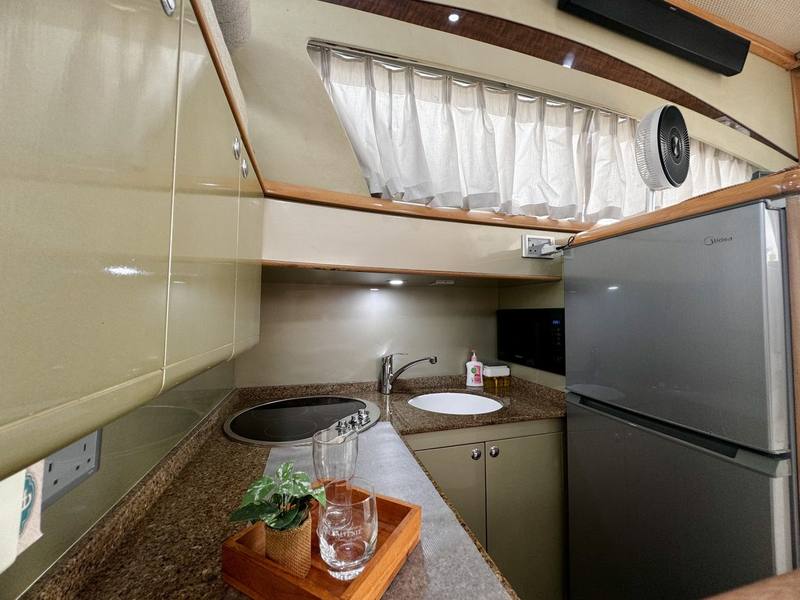 Ferretti 46 Luxury Motor Yacht (10), photo 7 of 7