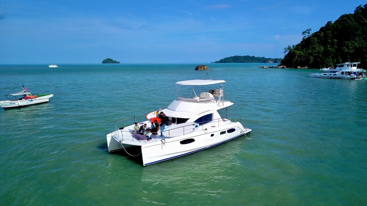 Leopard 39 Luxury Power Cat (12-15) photo 4